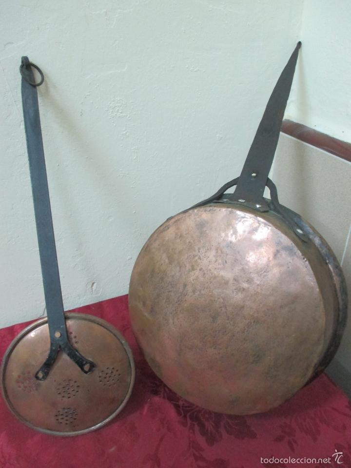 Antig&uuml;edades: SARTEN Y ESPUMADERA DE COBRE MANGO DE HIERRO. S. XIX. - Foto 2