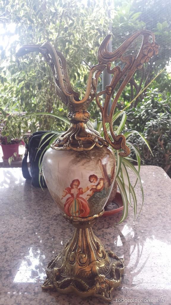 Antig&uuml;edades: antiguo jarron en porcelana y bronce - Foto 1