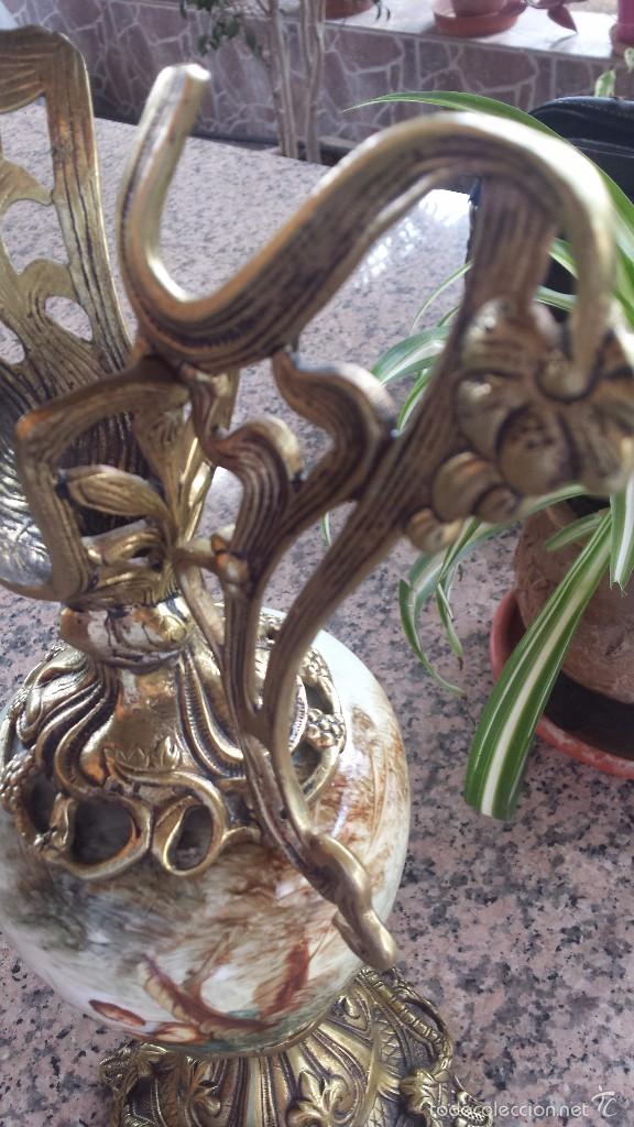 Antig&uuml;edades: antiguo jarron en porcelana y bronce - Foto 5