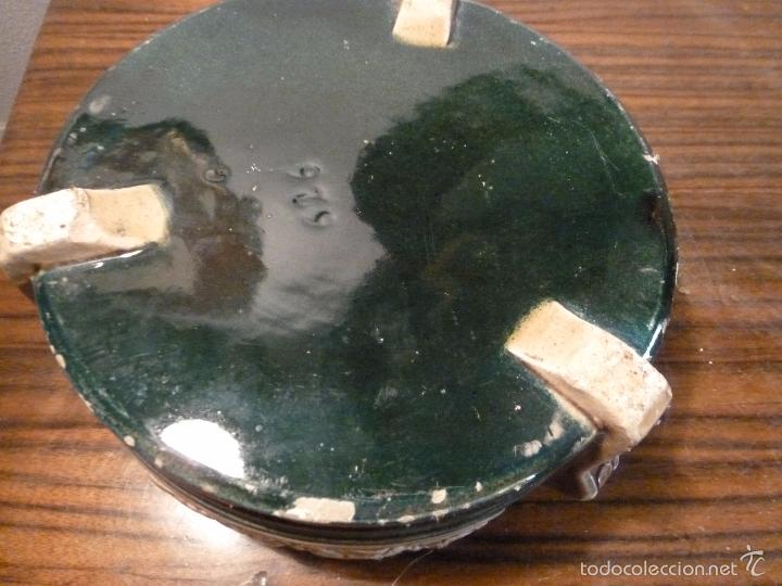 Antig&uuml;edades: escupidera de loza - Foto 2
