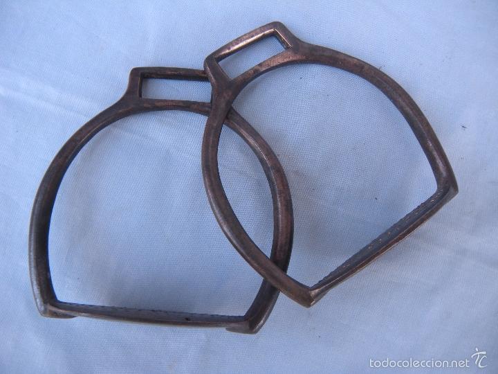 Antig&uuml;edades: ANTIGUA PAREJA DE ESTRIBOS EN BRONCE. - Foto 5