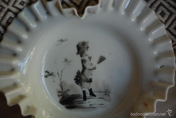 Antig&uuml;edades: MUY BONITO PLATO DE OPALINA PINTADO A MANO - Foto 2