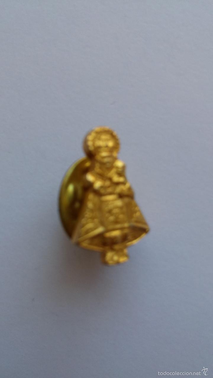 Antig&uuml;edades: Pin de la virgen de covadonga de 1,6 x 1 cms - Foto 1