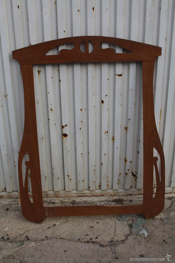 Antig&uuml;edades: marco modernista antiguo en madera - Foto 1