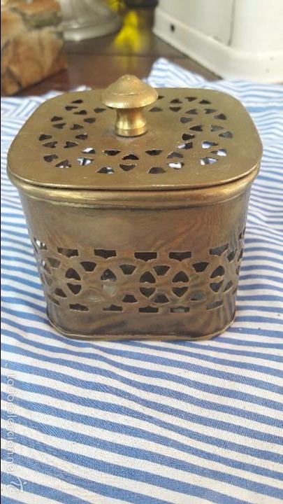 Antig&uuml;edades: caja de metal perforada - Foto 1