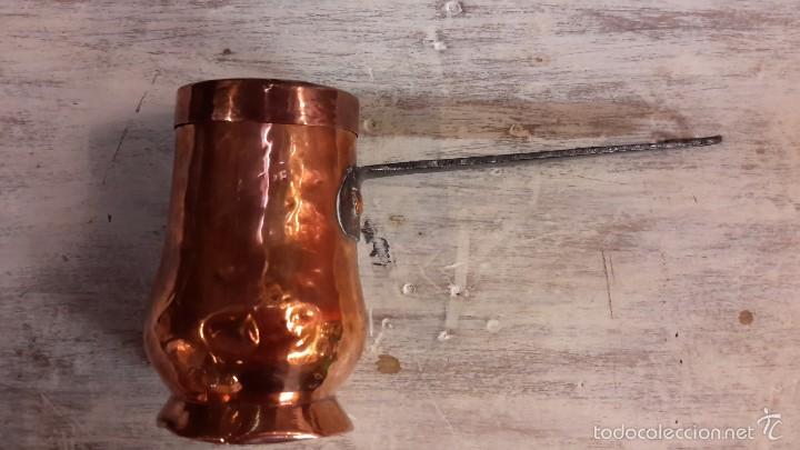 Antig&uuml;edades: CHOCOLATERA EN COBRE MARTILLADO - Foto 1
