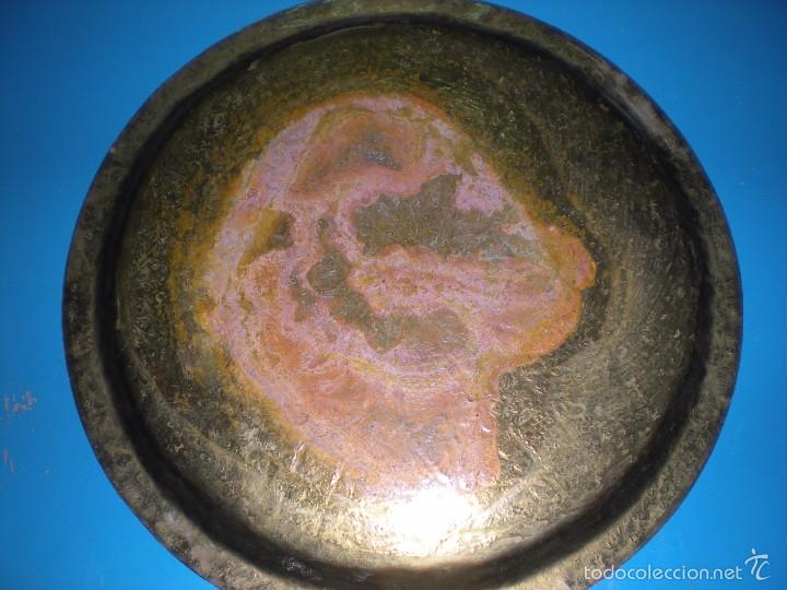 Antig&uuml;edades: PLATO DE LATON O BRONCE LABRADO - Foto 4
