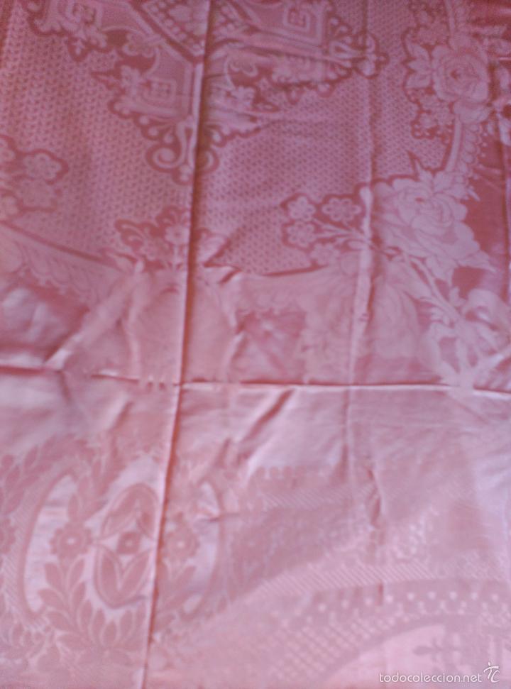 Antig&uuml;edades: Colcha antigua de raso adamascada rosa, fleco. - Foto 11