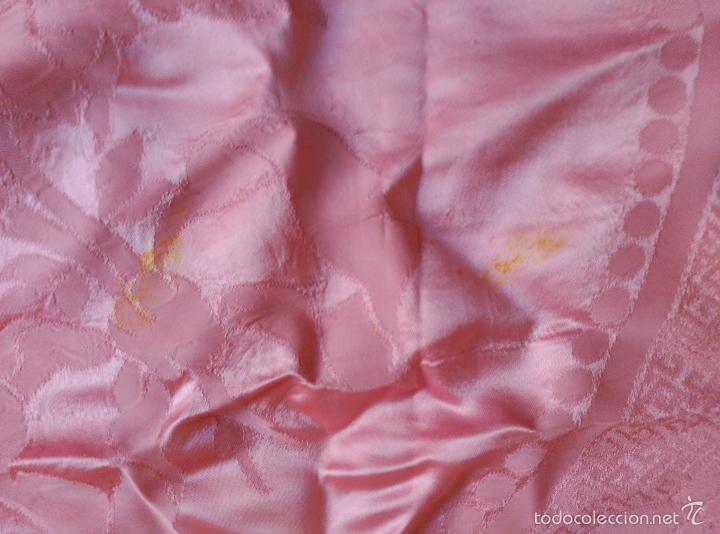 Antig&uuml;edades: Colcha antigua de raso adamascada rosa, fleco. - Foto 14