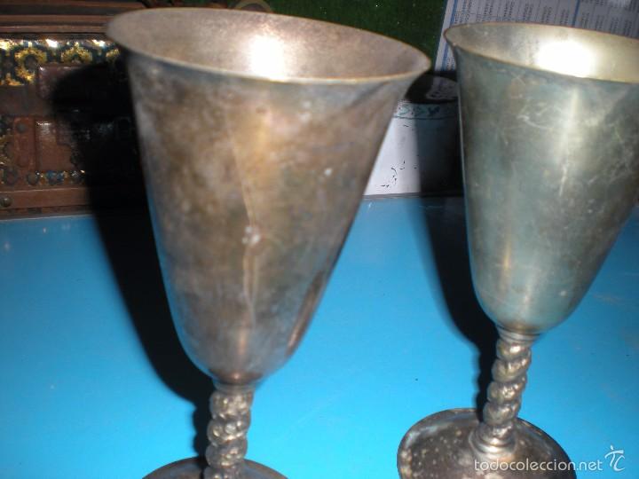 Antig&uuml;edades: JUEGO DE DOS COPAS EN ACERO Y LABRADAS - Foto 3