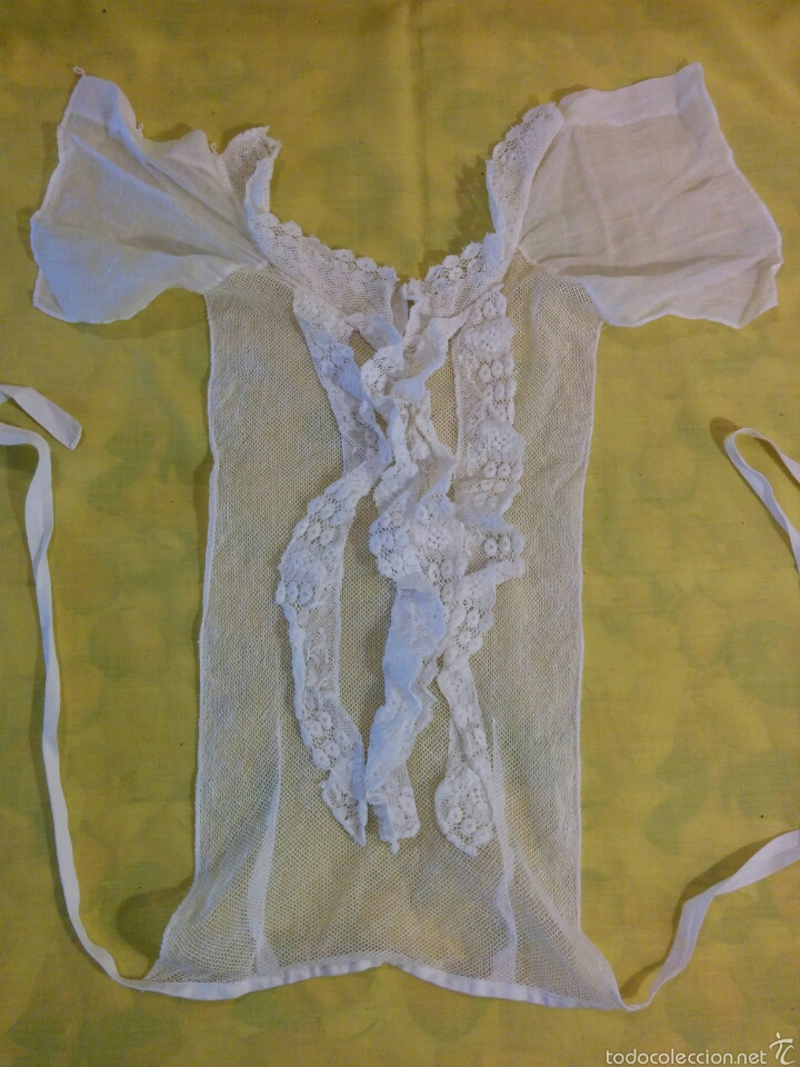 Antig&uuml;edades: Babero - ropa bebe encaje - Foto 1