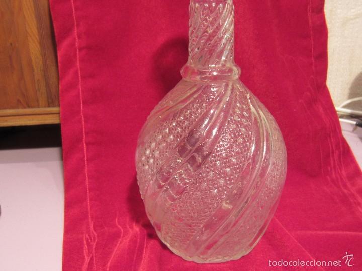 Antig&uuml;edades: botella de cristal antigua - Foto 1