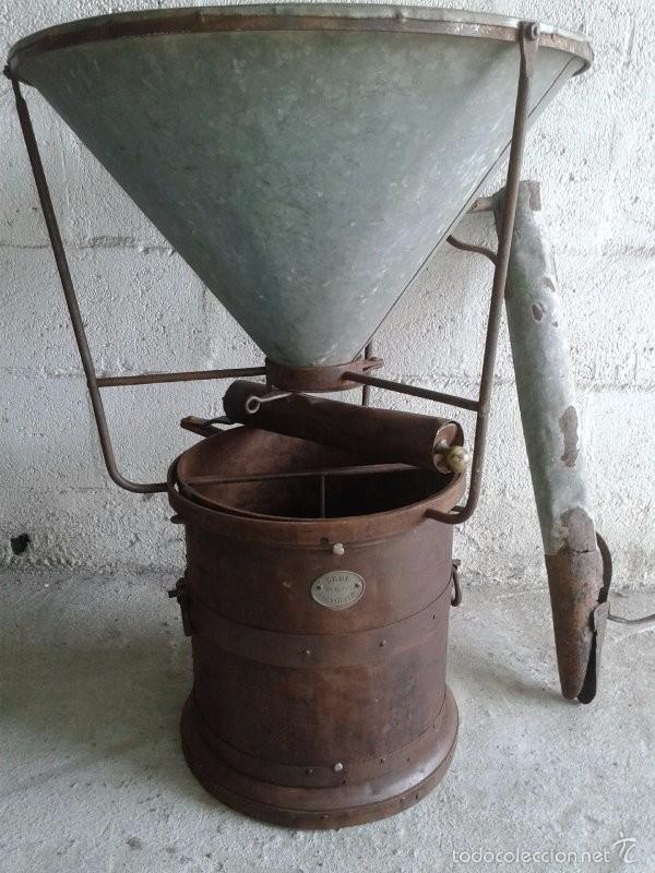 Antig&uuml;edades: MEDIDOR DE CEREALES con tolva - Foto 1