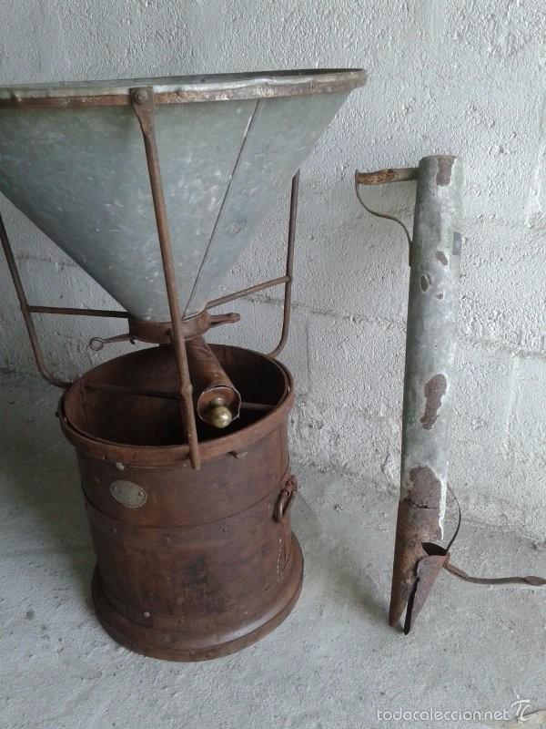 Antig&uuml;edades: MEDIDOR DE CEREALES con tolva - Foto 2