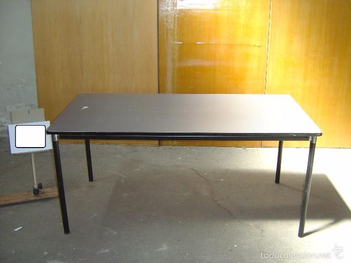 Antig&uuml;edades: Mesa auxiliar con patas de metal - Foto 1