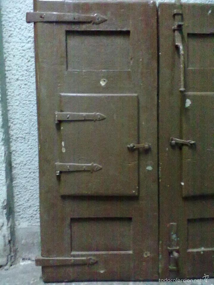 Antig&uuml;edades: POSTIGOS PAREJA CONTRAVENTANAS CON VENTANUCOS - Foto 2