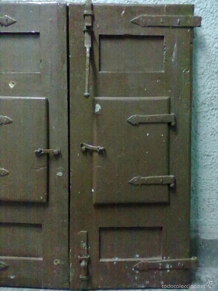 Antig&uuml;edades: POSTIGOS PAREJA CONTRAVENTANAS CON VENTANUCOS - Foto 3