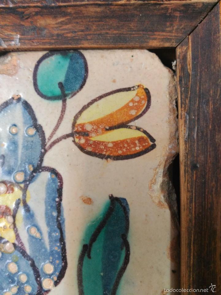 Antig&uuml;edades: Azulejo policromado, con flor, S XVIII - Foto 7