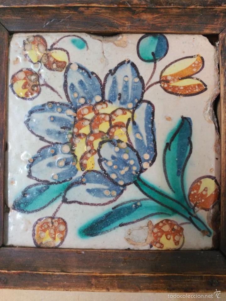 Antig&uuml;edades: Azulejo policromado, con flor, S XVIII - Foto 8