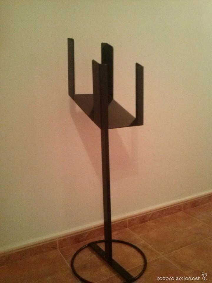 Antig&uuml;edades: Pie para panfletos - Foto 1