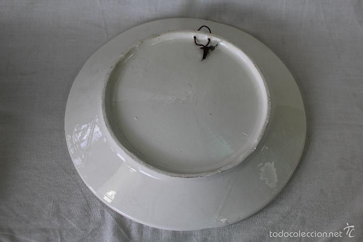 Antig&uuml;edades: plato de colgar en ceramica - Foto 2