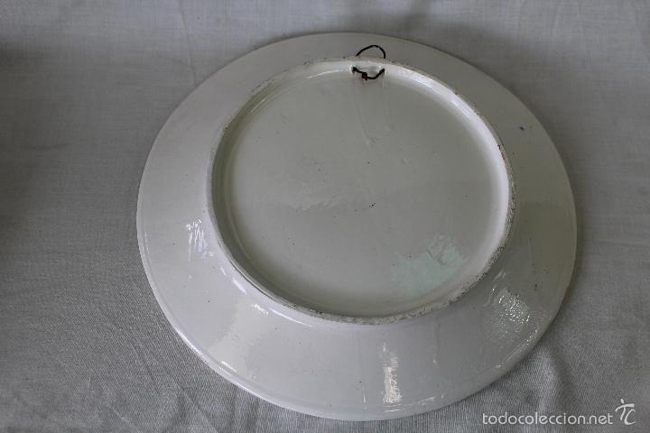 Antig&uuml;edades: plato de colgar en ceramica - Foto 2