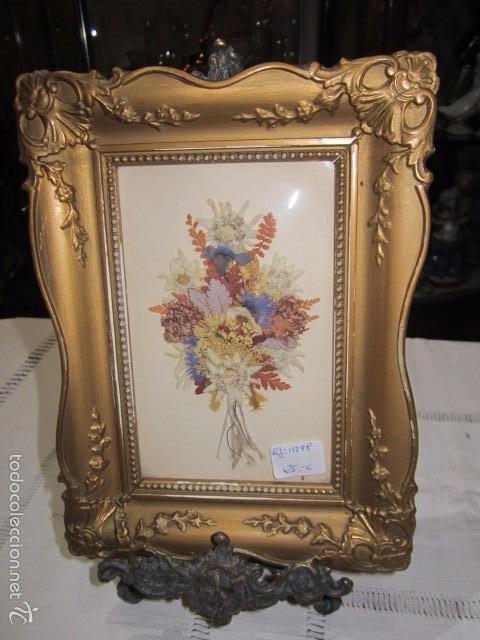Antiquit&auml;ten: Peque&ntilde;o cuadro con flores secas. Marco de madera.