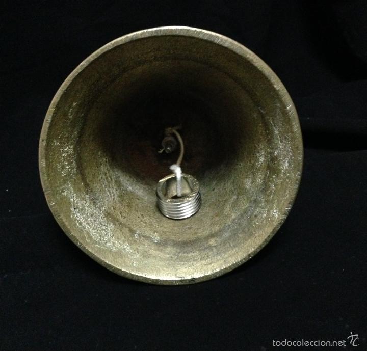 Antig&uuml;edades: ANTIG&Uuml;A CAMPANA EN BRONCE , MANGO EN MADERA . - Foto 3