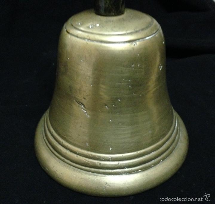 Antig&uuml;edades: ANTIG&Uuml;A CAMPANA EN BRONCE , MANGO EN MADERA . - Foto 4
