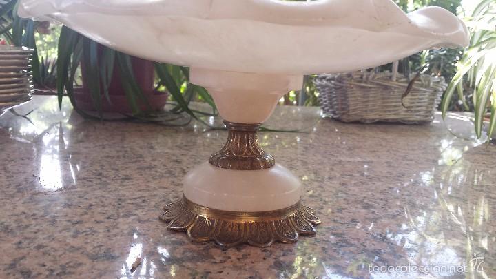 Antig&uuml;edades: antiguo centro de mesa en marmol y bronce - Foto 3