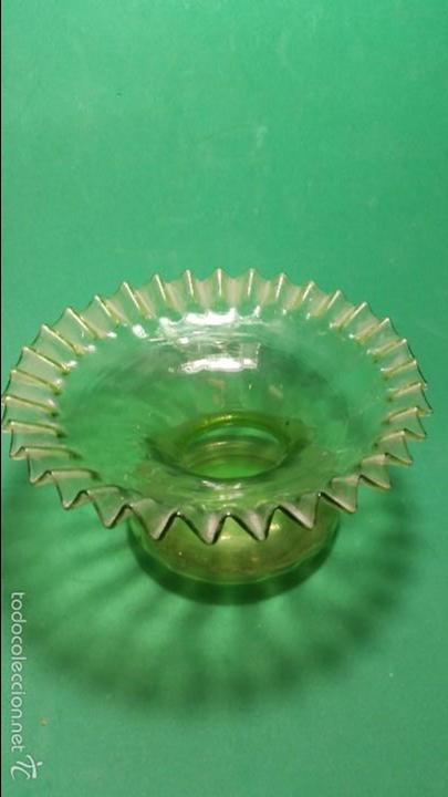 Antiguidades: CONSERVADA Y ANTIGUA ESCUPIDERA CRISTAL CARTAGENA VERDE ACEITE CLARO FF.SG.XIX. CUELLO RIZADO