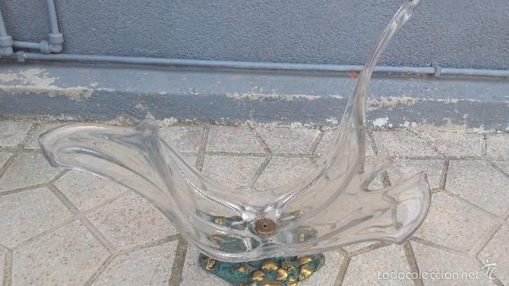 Antig&uuml;edades: antiguo centro de mesa en cristal y bronce. - Foto 2