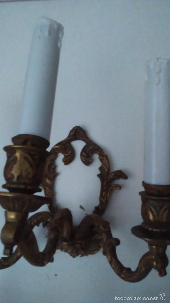 Antig&uuml;edades: Pareja de apliques en bronce de principios del S. XX - Foto 4