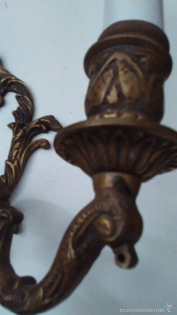 Antig&uuml;edades: Pareja de apliques en bronce de principios del S. XX - Foto 11