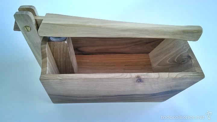 Antig&uuml;edades: CASCANUECES DE MADERA DE NOGAL - Foto 2