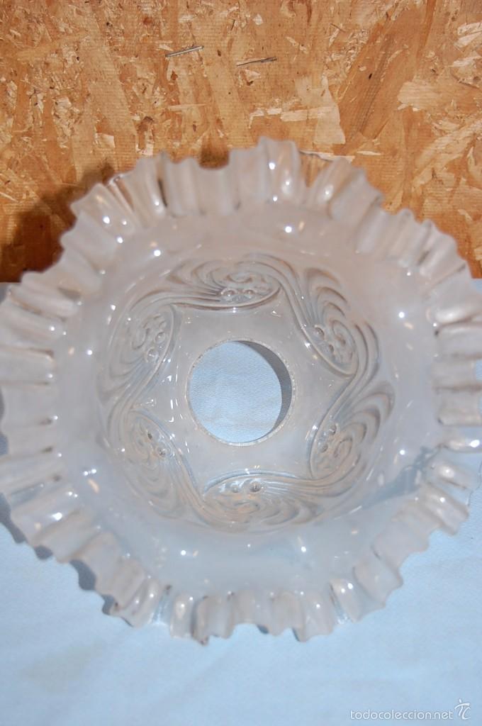 Antig&uuml;edades: TULIPA EN CRISTAL CON RELIEVE - Foto 5