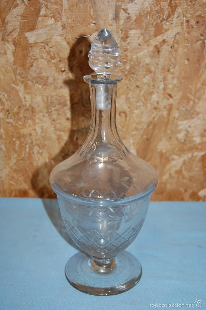 Antig&uuml;edades: BOTELLA LICORERA EN CRISTAL TALLADO - Foto 1