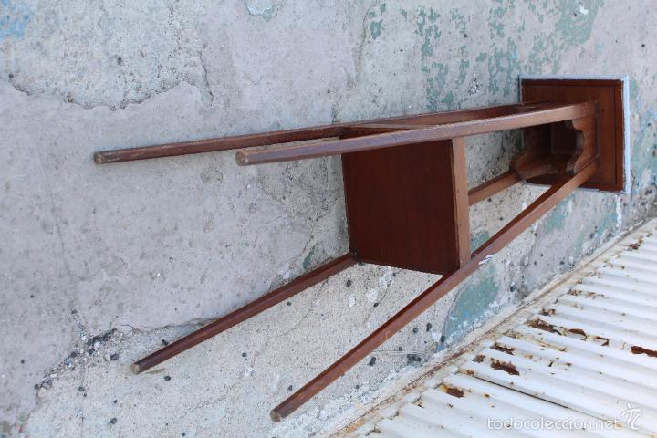 Antig&uuml;edades: jardinera en madera de nogal - Foto 4