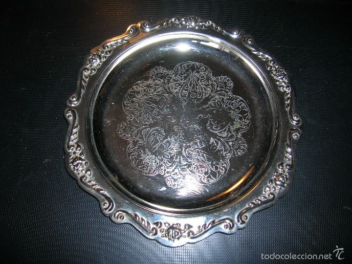 Antig&uuml;edades: A8) Bandeja redonda. 18 cms. de di&aacute;metro. - Foto 1