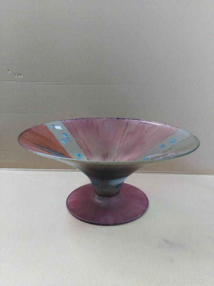 Antig&uuml;edades: Centro de mesa - frutero en cristal decorado - Foto 1