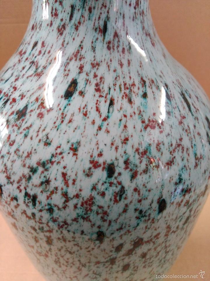 Antig&uuml;edades: Florero de cristal con decoracion abstracta - Foto 5