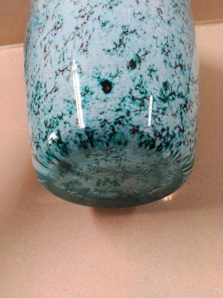 Antig&uuml;edades: Florero de cristal con decoracion abstracta - Foto 6