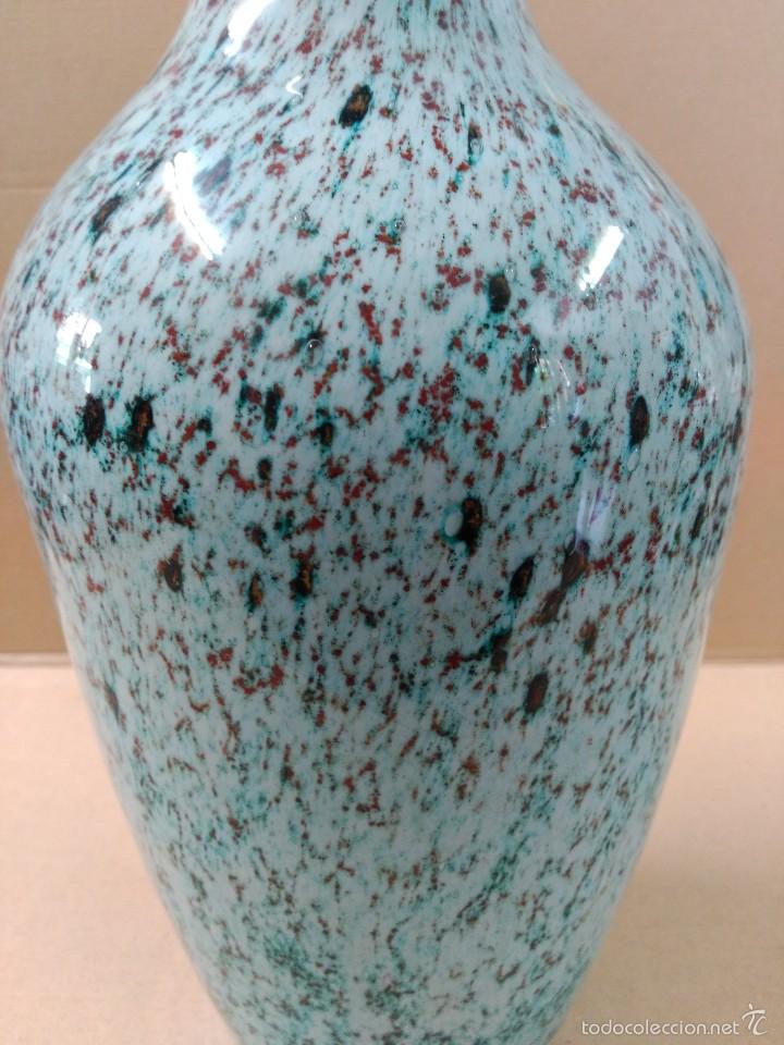 Antig&uuml;edades: Florero de cristal con decoracion abstracta - Foto 8