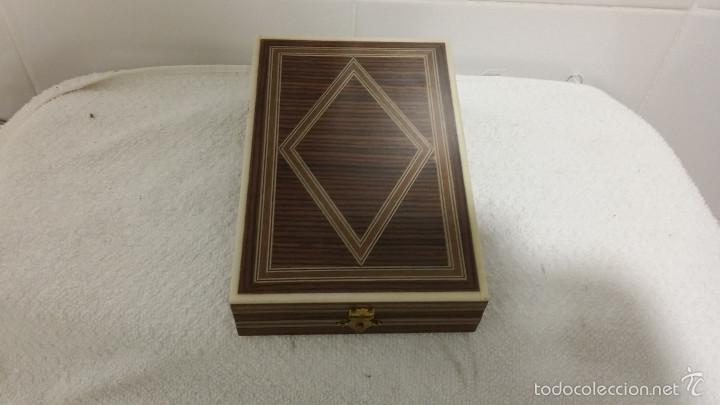 Antig&uuml;edades: caja incrustacion hueso - Foto 1