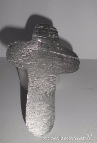 Antig&uuml;edades: Crucifijo aluminio labrado - Foto 3