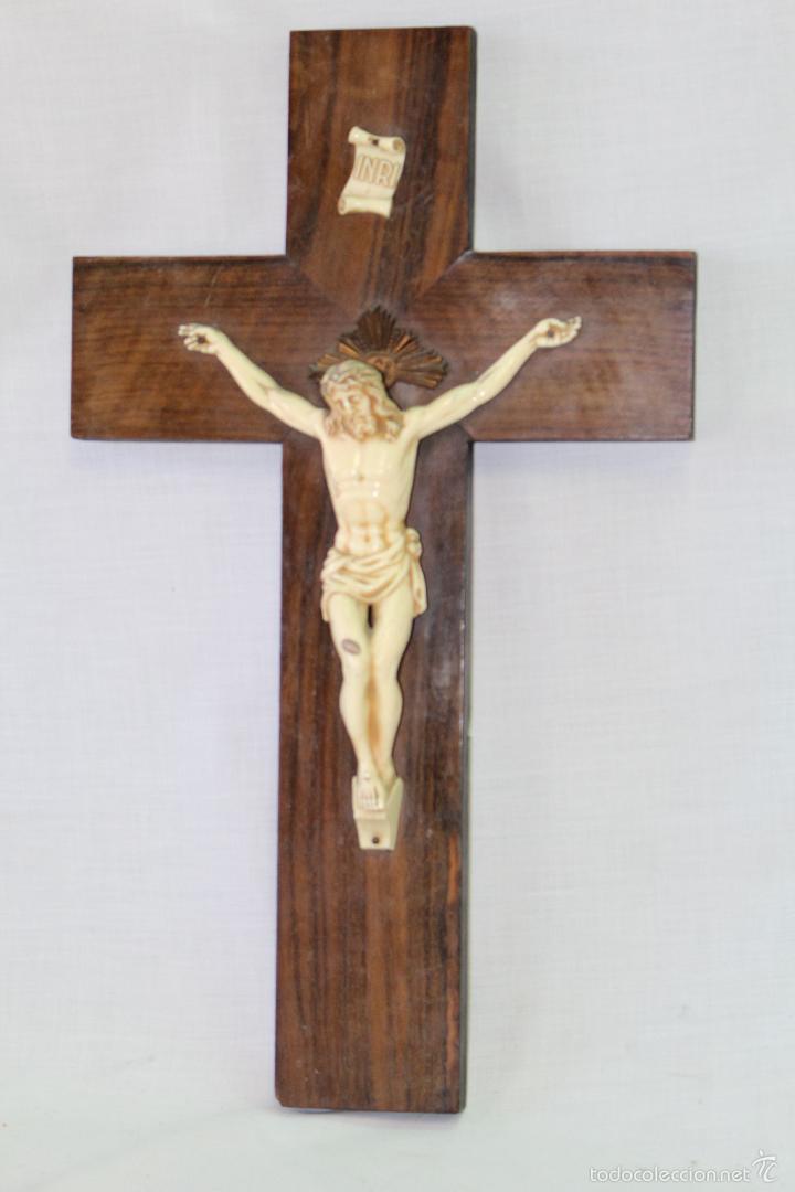 Antig&uuml;edades: cristo en la cruz en pasta y madera - Foto 5