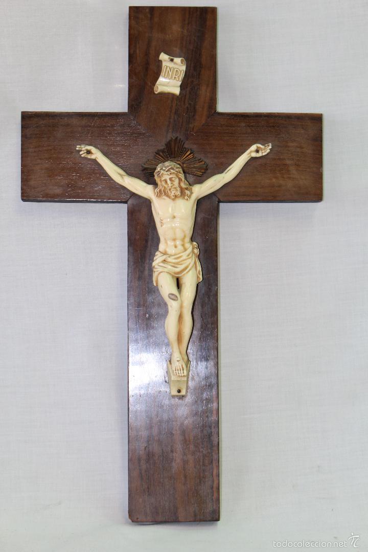 Antig&uuml;edades: cristo en la cruz en pasta y madera - Foto 6