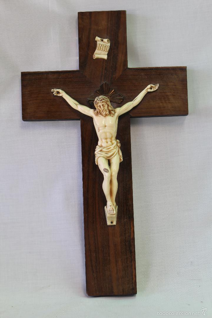 Antig&uuml;edades: cristo en la cruz en pasta y madera - Foto 7