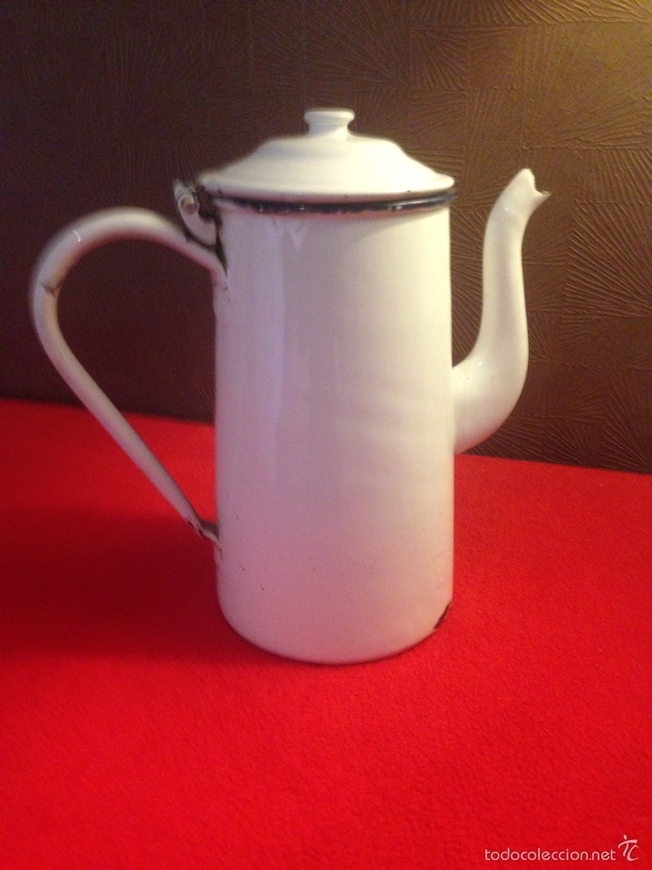 Antigua cafetera en metal esmaltado o hierro en - Vendido en Subasta -  57994850