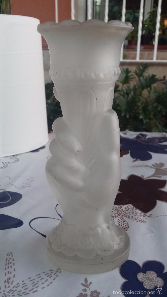 Antig&uuml;edades: antiguo florero de cristal - Foto 1